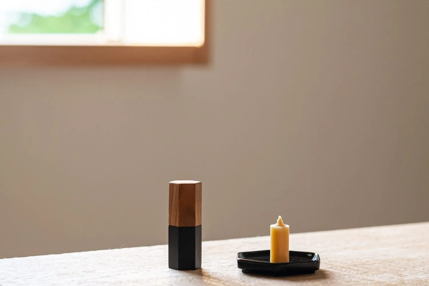 ROCKAKU Ceramic Candle Plate - Black